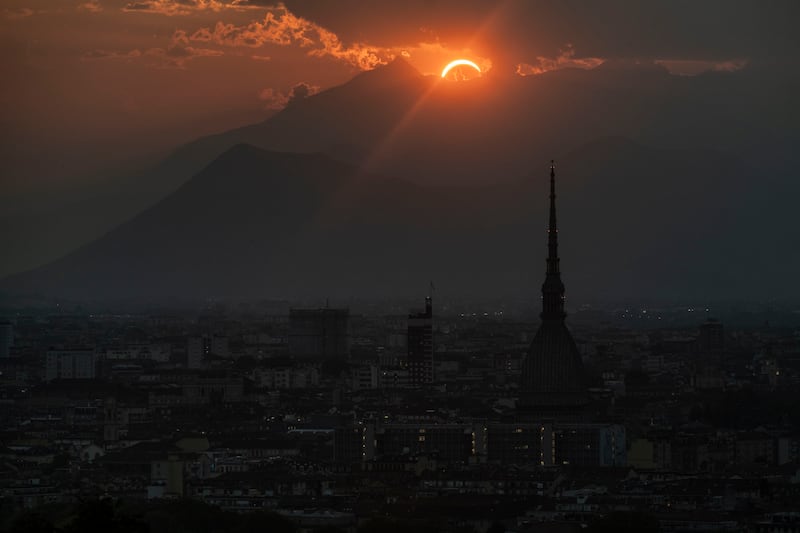 L’eclissi della libertà oscura gli atenei. Viaggio a caccia di un nuovo “sole”