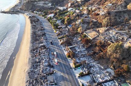 Le impressionanti immagini dall'alto della devastazione di Los Angeles 9