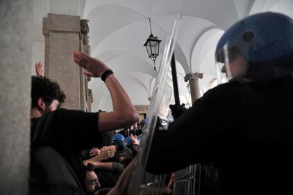 Milano, scontri all'Università Statale 5