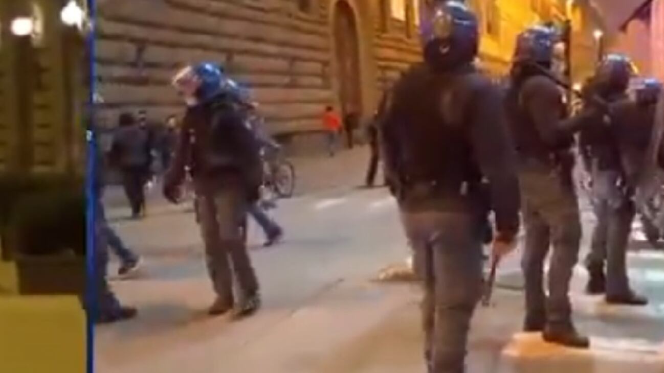 Ancora rivolta contro il dpcm: guerriglia nel centro di Firenze