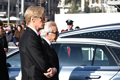 ddio a Valentino: Roma si ferma per l’ultimo saluto al re della moda, tra vip e istituzioni 2