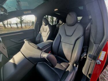 Tesla Model X Plaid, un’astronave da oltre 1.000 CV: guarda le foto 13
