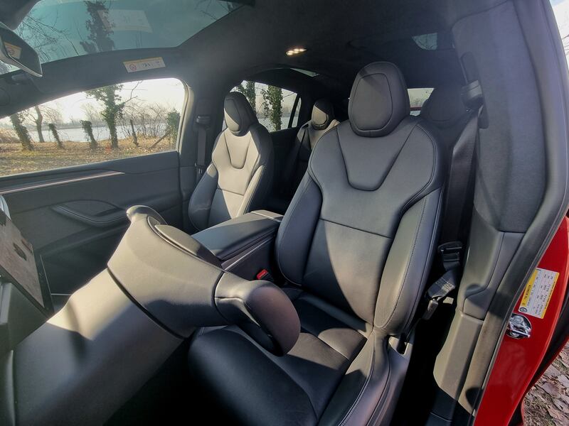 Tesla Model X Plaid, un’astronave da oltre 1.000 CV: guarda le foto 13