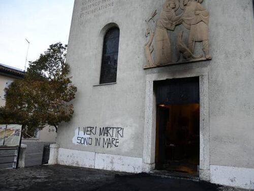 "Luridi infami". E Meloni porta in Parlamento gli incendiari di Rovereto