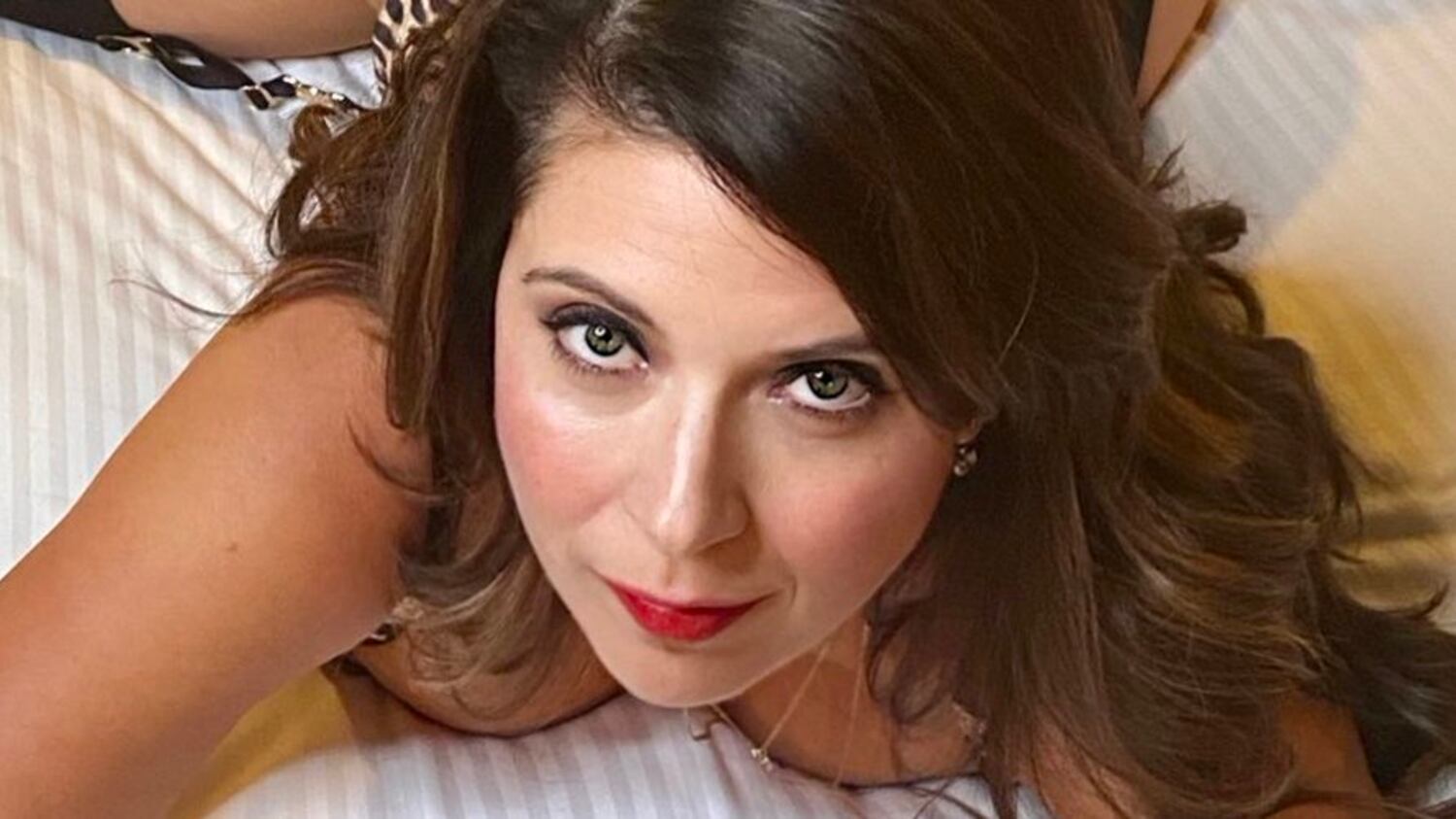Vende foto sexy sul web. I figli cacciati dalla scuola