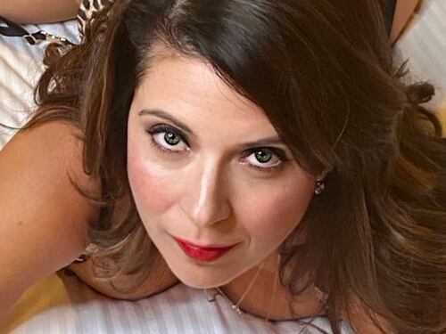 Vende foto sexy sul web. I figli cacciati dalla scuola