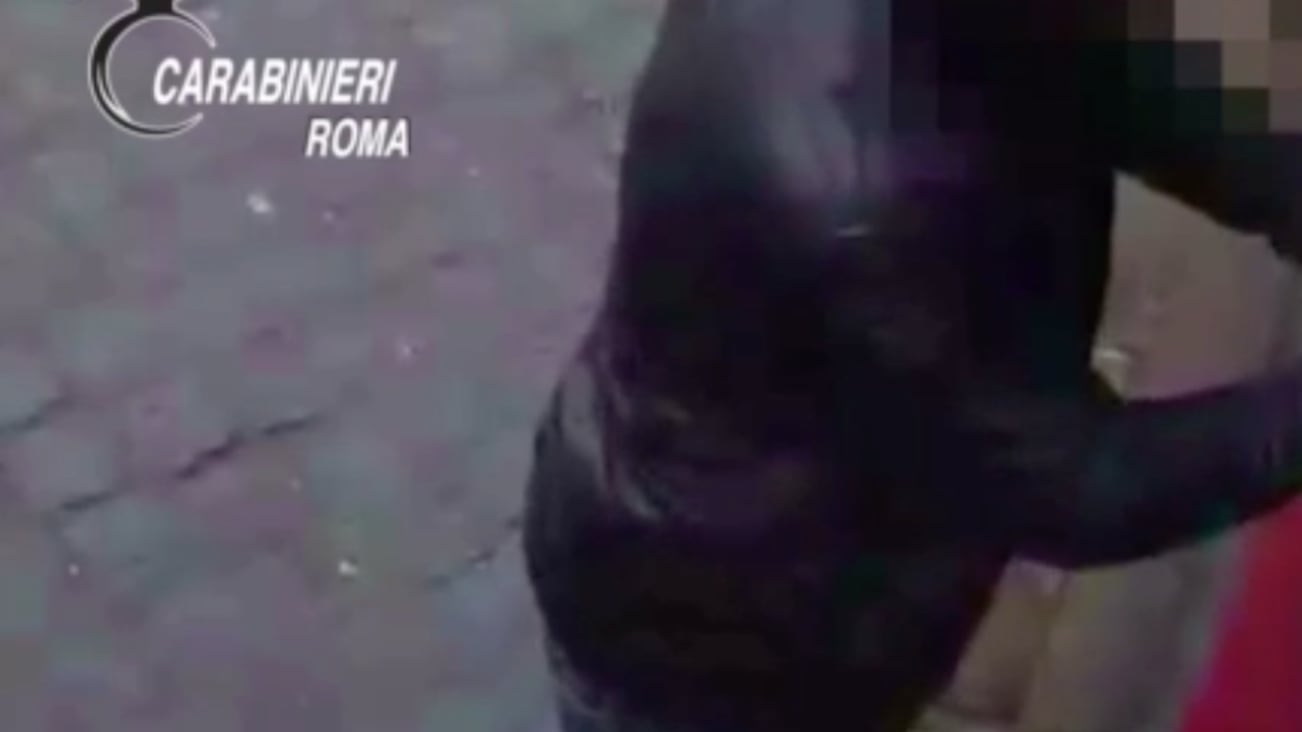 Roma, in piazza Spagna clonavano i bancomat: "Ecco il loro trucco"