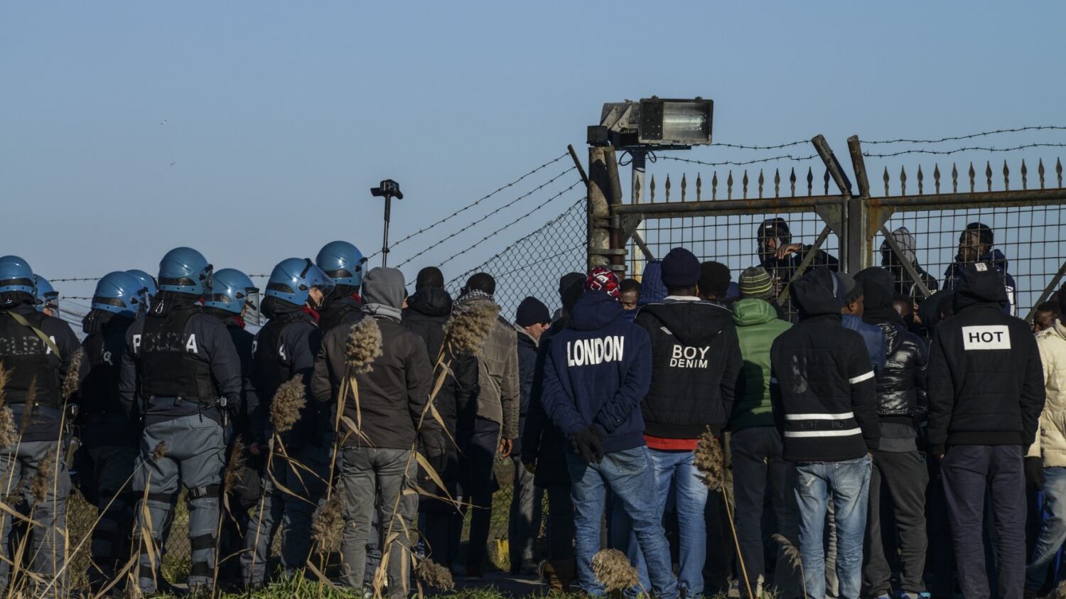 Migranti, no dei vescovi ai Cie: 'Non siano centri di reclusione'