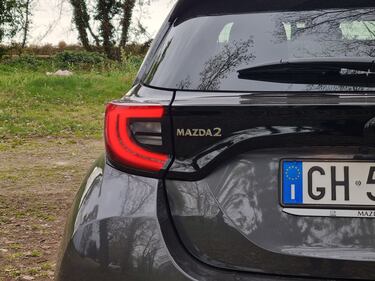 Mazda2 Hybrid prova su strada: guarda le foto 10