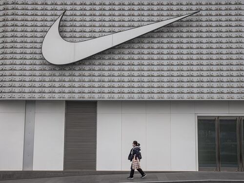 Anche Nike lascia la Russia: "Non può più esistere"