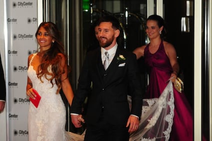 Messi dice sì alla sua Antonella: ecco le foto del lieto evento 10