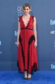 Critic Choice Awards 2016, dive senza reggiseno sul red carpet 4