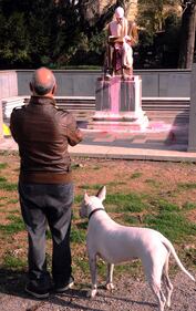 Statua di Indro Montanelli imbrattata5