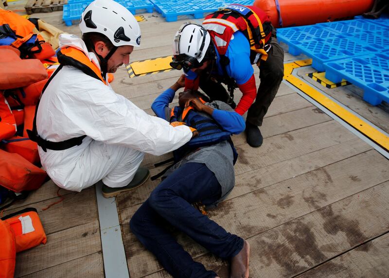 Migranti, il lavoro dei soccorritori nel Mediterraneo 20