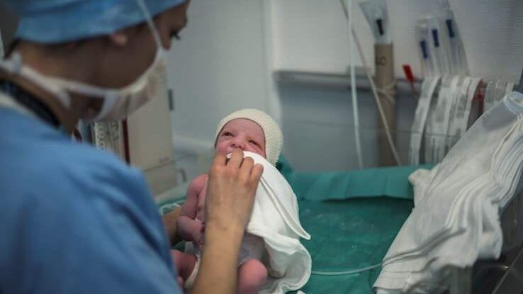 Como, mamma da record: undicesimo figlio a 38 anni