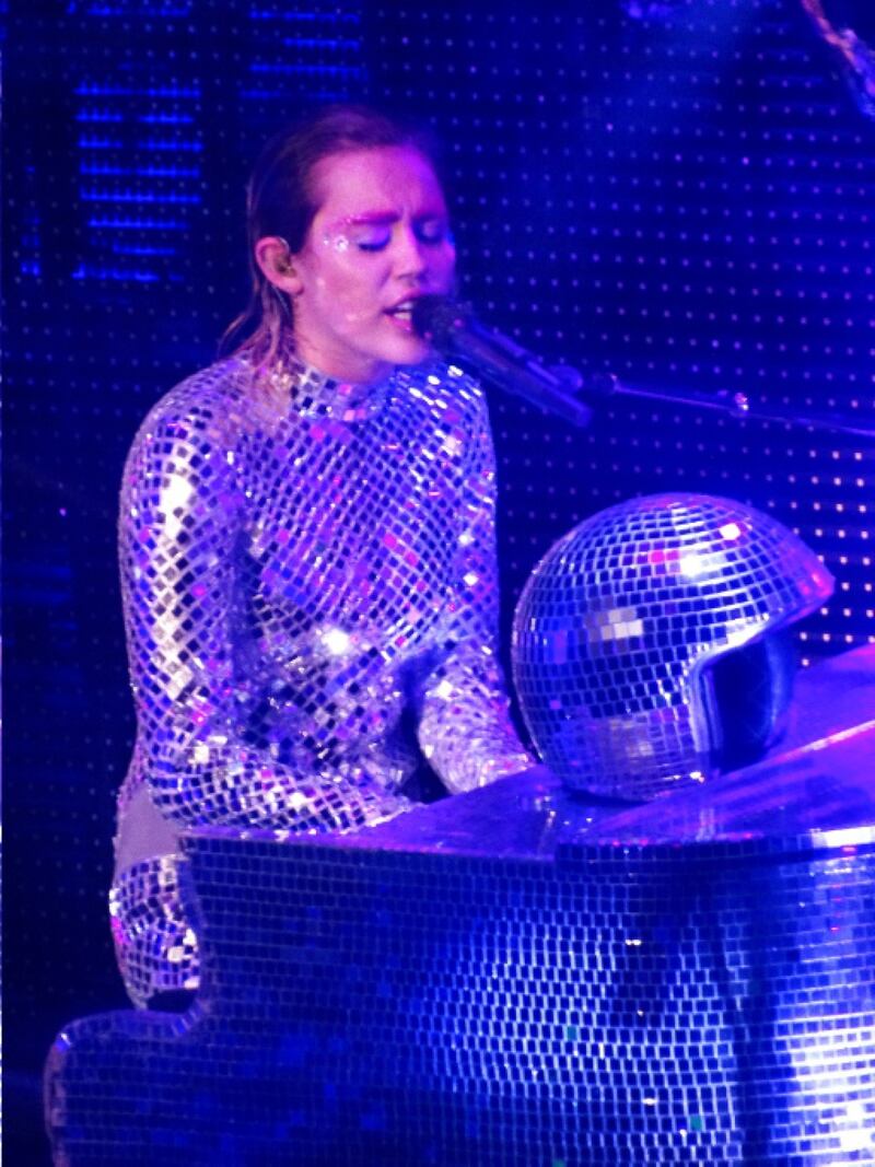 Miley Cyrus chiude il tour con Pamela Anderson 17