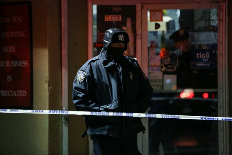 New York, brucia un intero palazzo nel Bronx 9