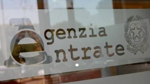 Meloni blocca il prelievo forzoso: come può cambiare la manovra