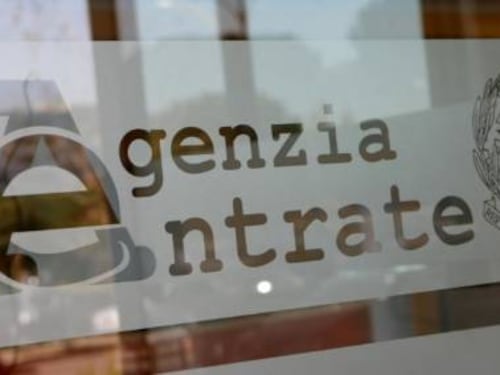 Meloni blocca il prelievo forzoso: come può cambiare la manovra