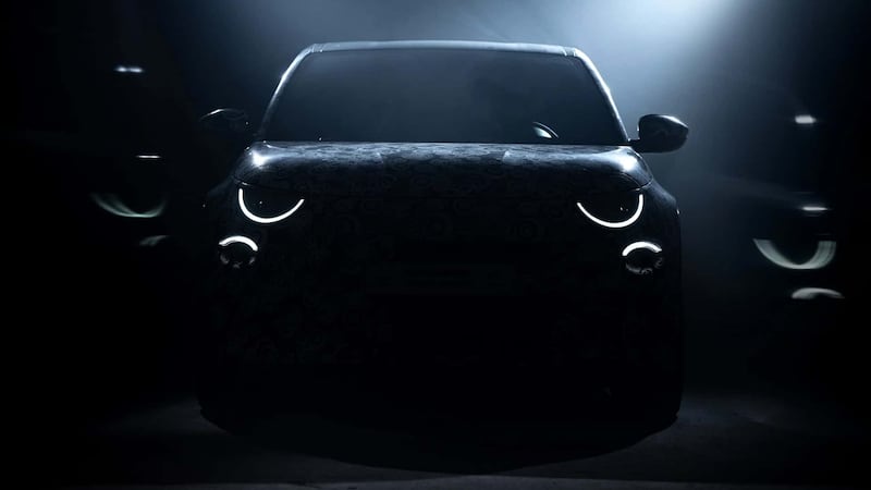 Abarth 600e, guarda tutte le foto della versione camuffata 9