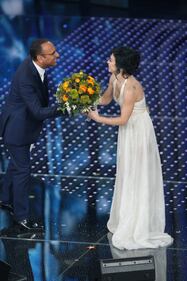 Sanremo 2016: i look femminili nella serata cover 47