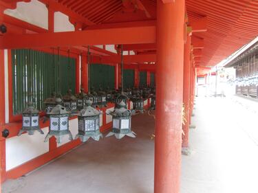 Kasuga Taisha a Nara, dove mille lanterne fanno luce agli dèi 3
