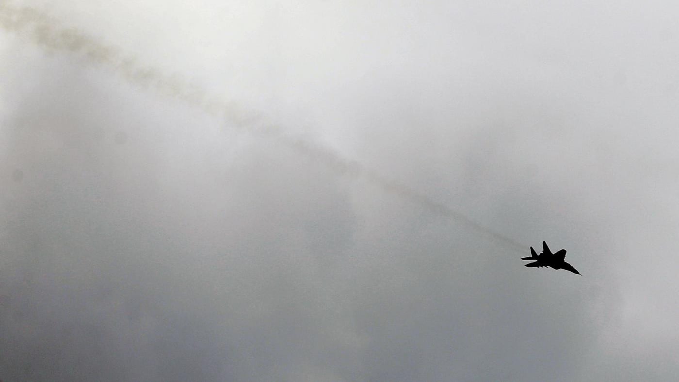 Bombardieri su Kiev, Mig russo contro due caccia Usa