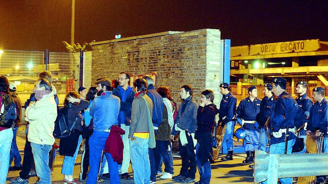 Lavoro nero, blitz all'Ortomercato Aggirano gli ingressi: 9 fermati