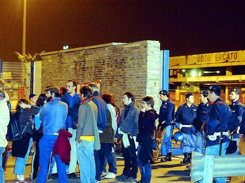 Lavoro nero, blitz all'Ortomercato Aggirano gli ingressi: 9 fermati