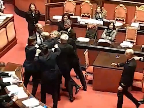 La rissa in aula e i politici incoerenti
