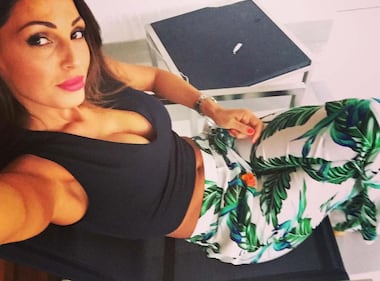 Anna Tatangelo, seno strizzato e nudo integrale 18