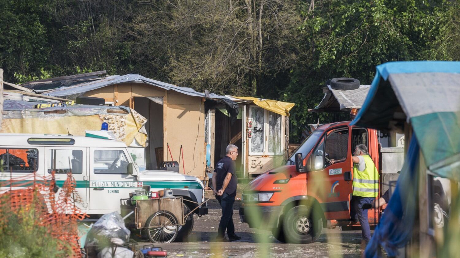 Sindaco annuncia sgombero di un campo rom: Facebook la blocca