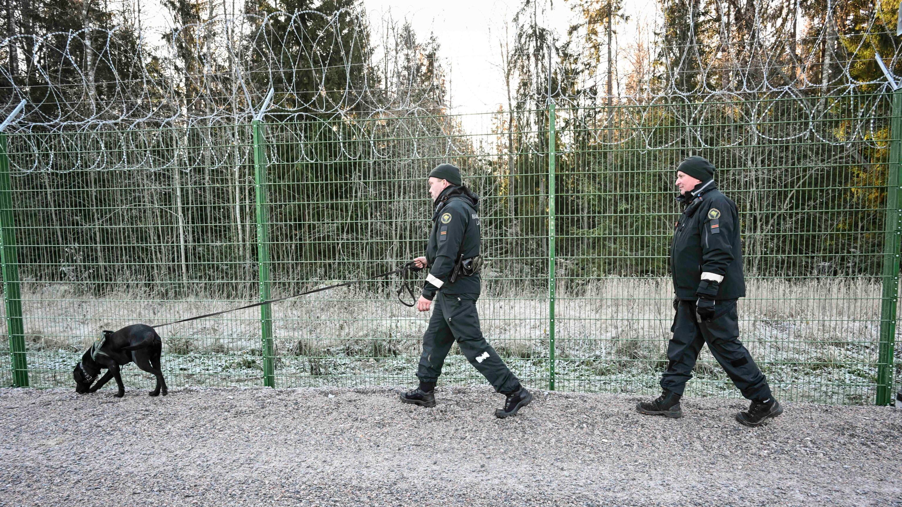 "Mosca ci manda clandestini". E la Finlandia si blinda: confini chiusi agli immigrati