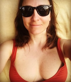 Camila Raznovich: topless sexy in barca 28