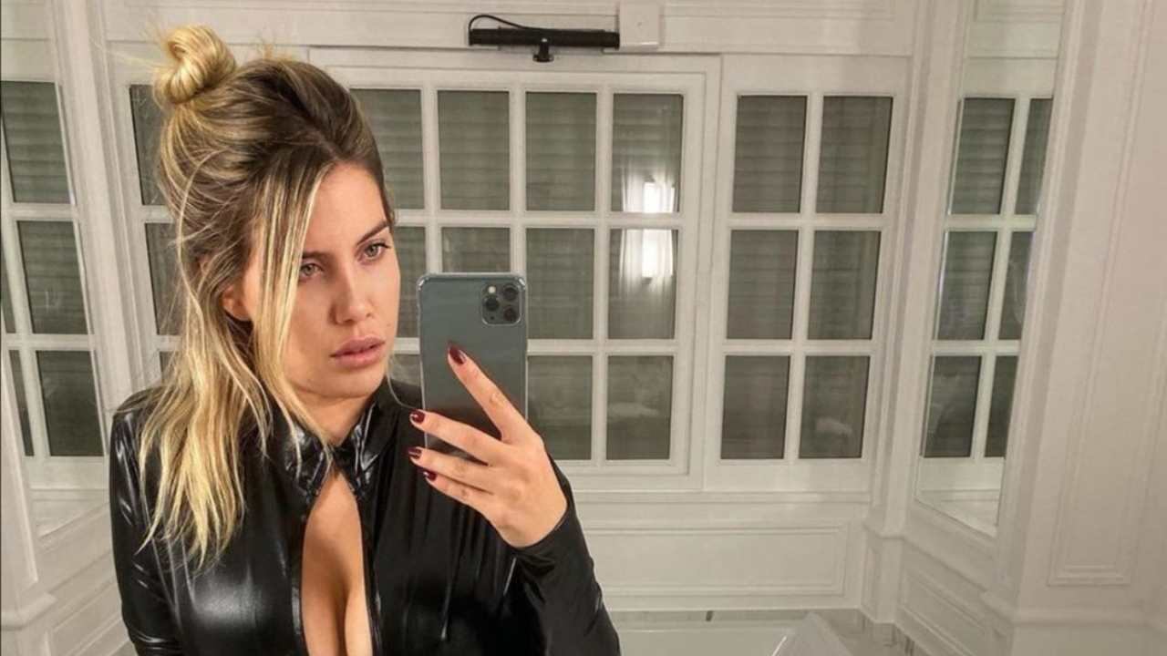 Wanda Nara, bomba sexy su Instagram: décolléte in primo piano da urlo