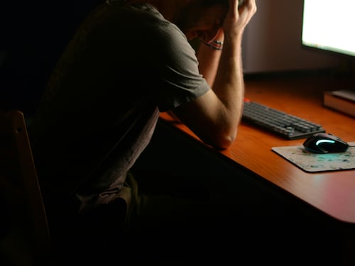 Uomini senza lavoro: un 50enne su quattro fuori dal mercato e a carico dei genitori. Ma c'è chi sceglie di restare inattivo