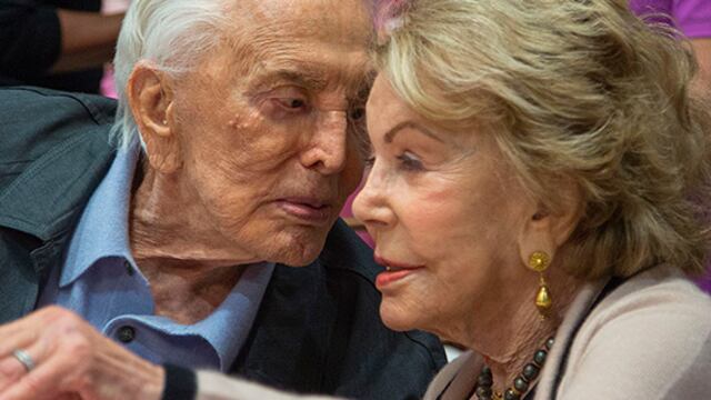 65 anni di matrimonio per Kirk Douglas e sua moglie Anne. Sono la coppia più longeva di Hollywood