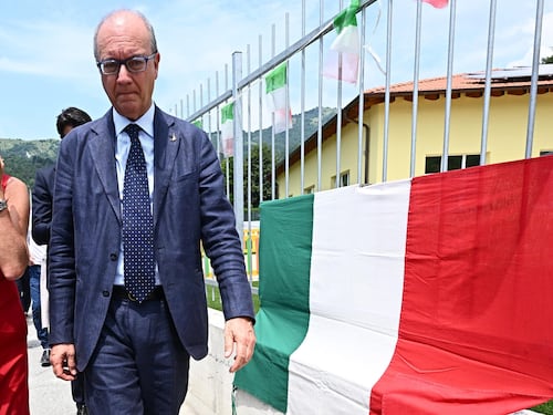Valditara accelera: “Il tetto agli stranieri in classe sarà un decreto legge. Occorre intervenire subito”