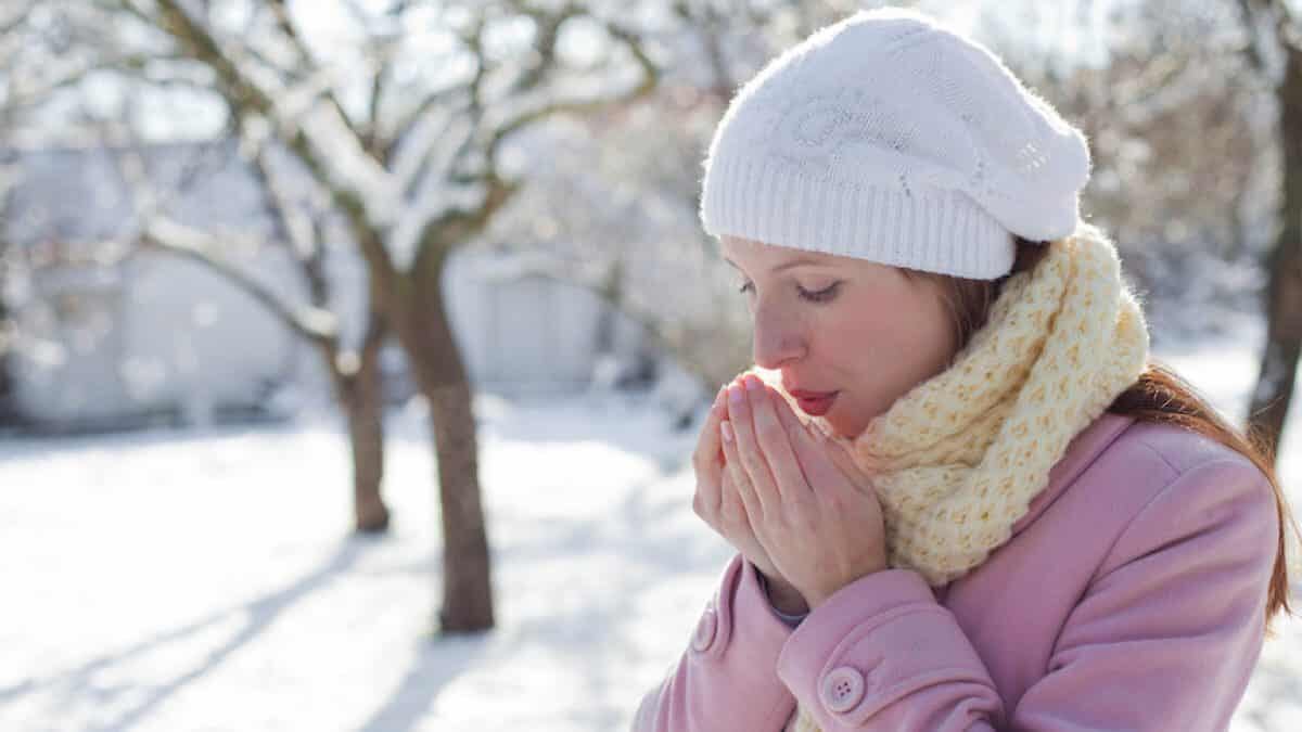 Dermatite del viso da freddo: come riconoscerla e curarla
