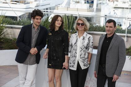 Marion Cotillard fetish al Festival di Cannes tra jeans e borchie ai tacchi 12