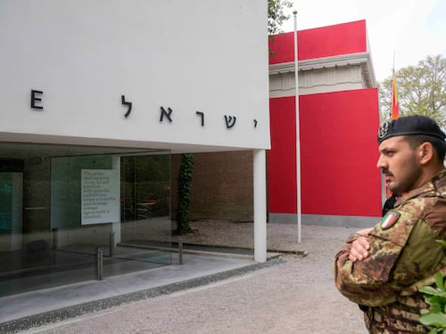 L’opera del padiglione israeliano mai aperto alla Biennale di Venezia sarà esposta a New York