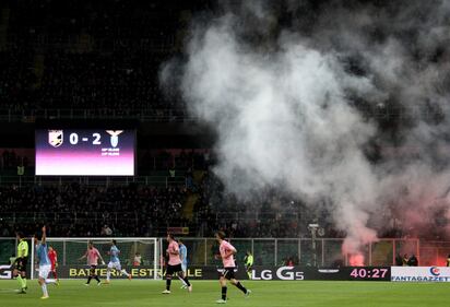 Alta tensione al Barbera: Palermo-Lazio sospesa più volte 9