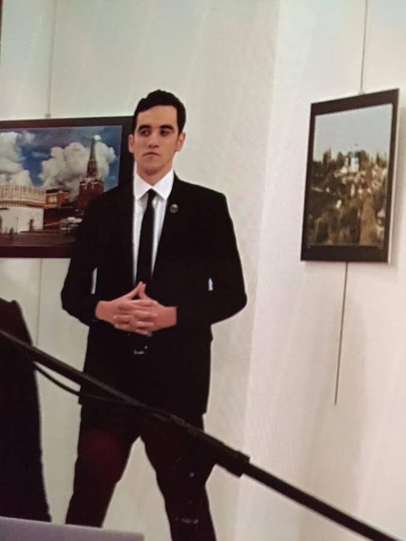 Ankara, spari all'ambasciatore russo: la fotosequenza 1