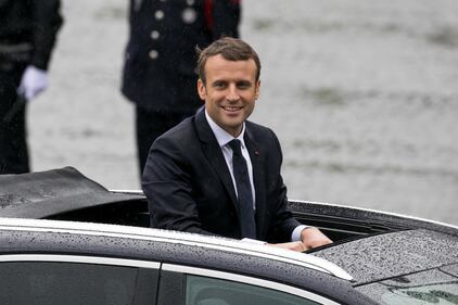 Emmanuel Macron si insedia all'Eliseo: da oggi è ufficialmente presidente 15