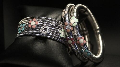 Bijoux mette in mostra il bello da indossare: gioielli e accessori