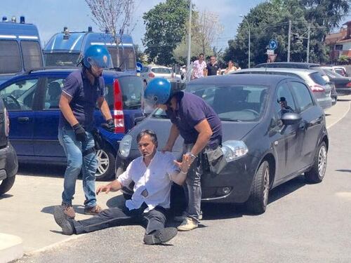"Arrestato per aver difeso delle 70enni"