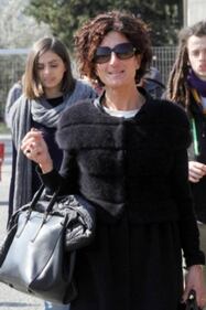 Agnese Renzi paparazzata a scuola e gli alunni fanno gesti alle sue spalle 2