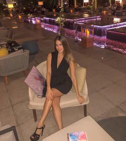 Antonella Cavalieri sexy ad Abu Dhabi: gli scatti della bella argentina 11