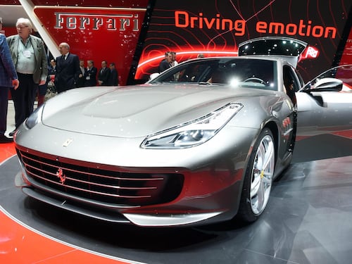 Le sequestrano la Ferrari e la zingara fa ricorso in Cassazione: cos'è successo