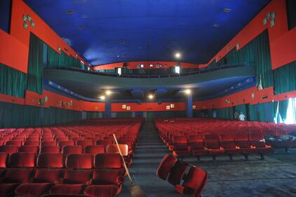 Occupato il cinema Maestoso in Piazza Lodi 10